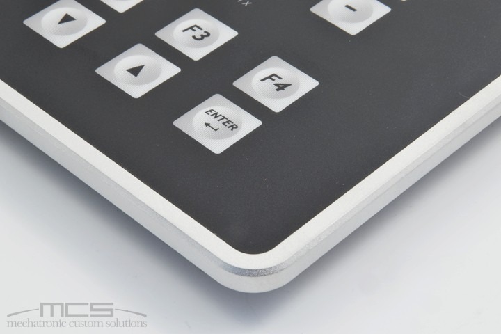 Tastiera-a-membrana-con-supporto-alluminio-fresato_03