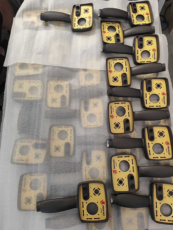 MCS DUE - Graphic overlays oppure membrane, etichette o labels - 5